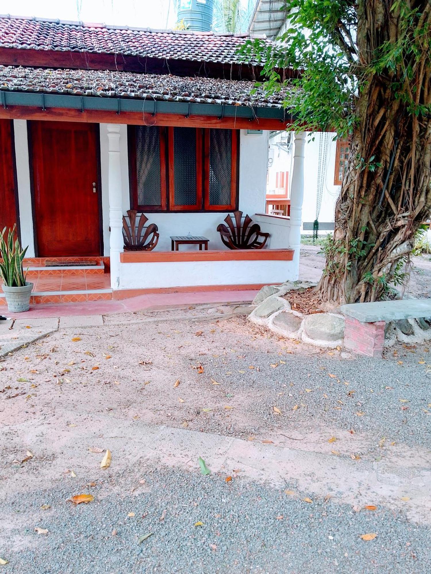 Area 51 Hotel Mirissa Exterior photo