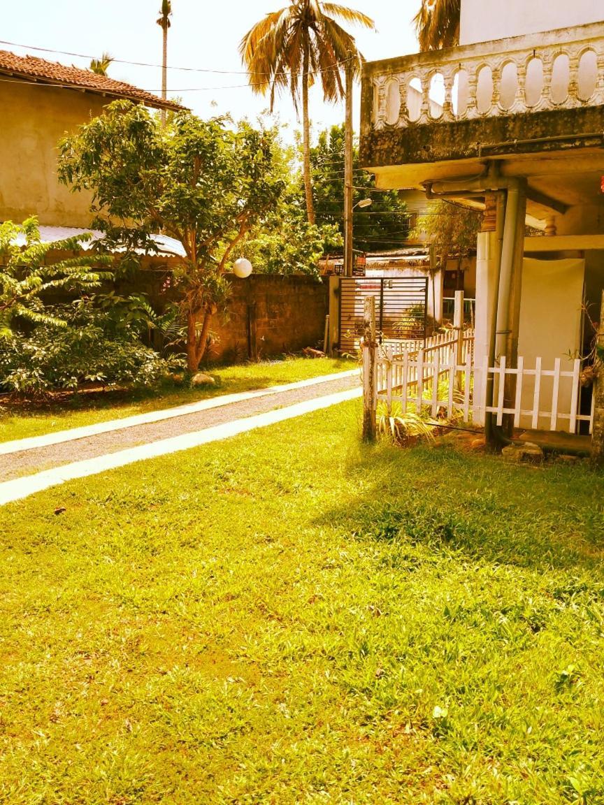 Area 51 Hotel Mirissa Exterior photo
